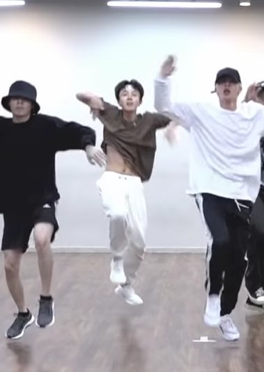 neel_ella's tweet photo. iM ScREAMing @BTS_twt 
#HopeOnTheStreet https://t.co/tjNHMD4Bz0