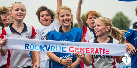 Hartstichting's tweet photo. Fantastisch nieuws! Het aantal rookvrije sportclubs in Nederland is enorm gestegen. Ruim 570 clubs zijn nu rookvrij! Deel dit goede nieuws voor een #rookvrijegeneratie en #rookvrijesport https://t.co/DLkg9CVWmq https://t.co/VX7ImXy4G0