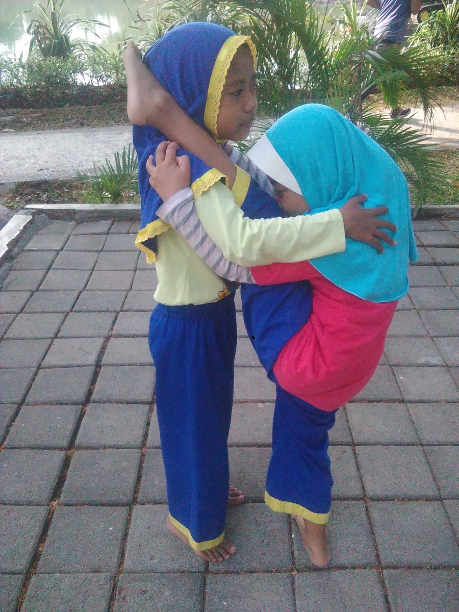 Hihi semangat trus ya.. Biar bisa seperti mbak sarah tria monita