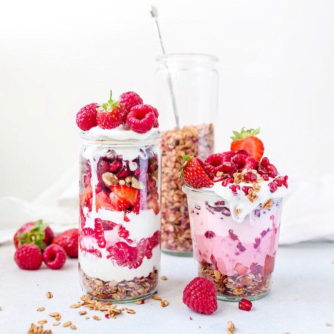 Sunday Breeky and the last summer fruits 🍓🍑
Those jars are super easy to make you simply blend a coconut yogurt with fruits and layer with granola.
____________________ #familiainside #familiamüesli #familia #simply #natural #haferflocken #cereal #breakfast #swiss #werbung