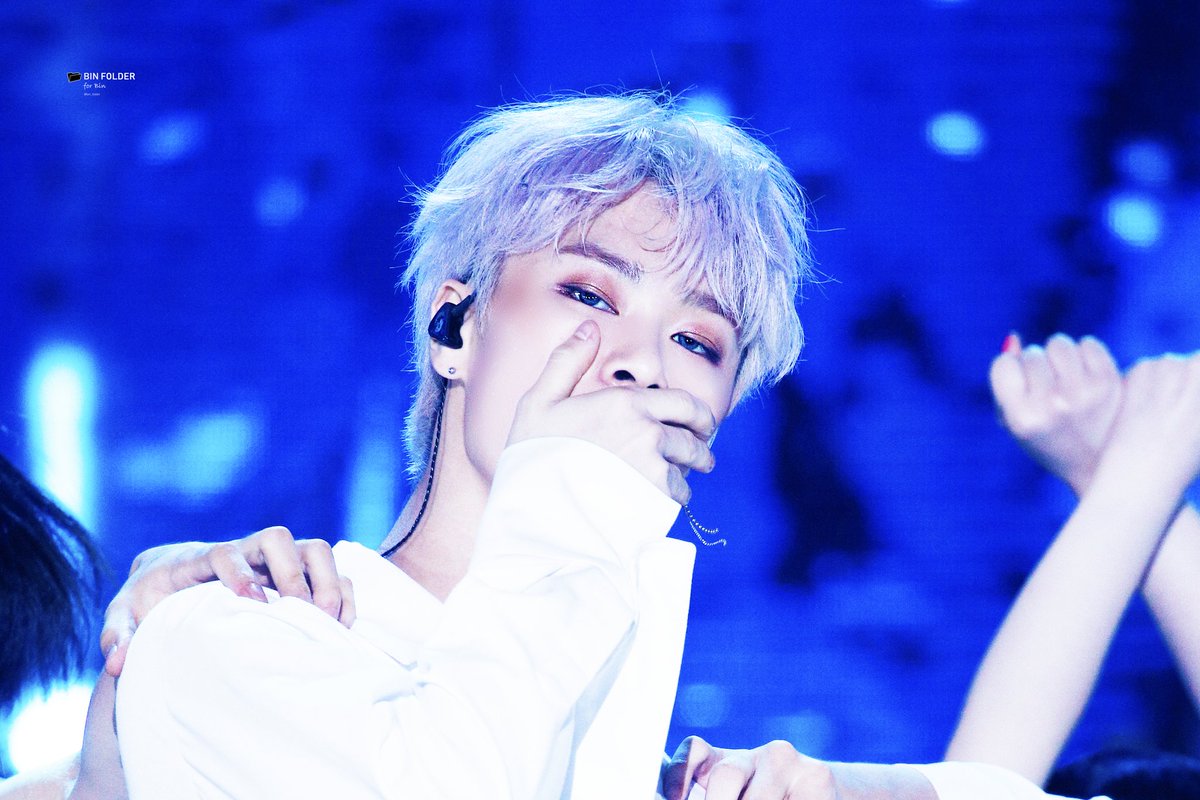 bin_folder's tweet image. [HQ] 180901 인천한류콘서트 INK 아스트로 문빈

손동작 정말 멋있어👍
치명치명😼
@offclASTRO

#아스트로 #문빈 #ASTRO #Moonbin #인천한류콘서트 #INK #ムンビン