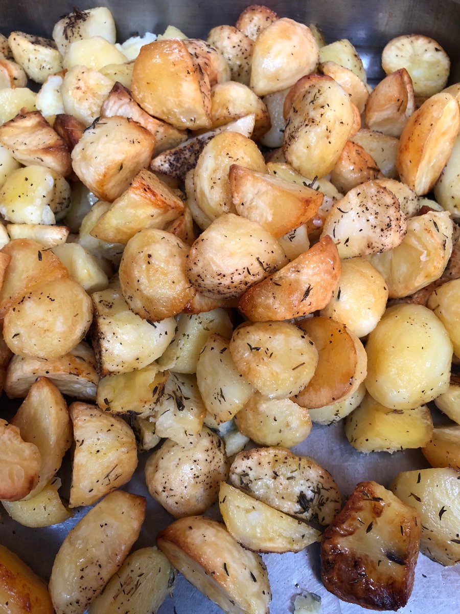 The_Gantry's tweet photo. Potatoes are roasting away...almost there with the #SundayRoast...we have beef, lamb & vegetarian roasts on today as well as our usual a la carte...pop on down and enjoy the garden whilst the sun is still out! #perfectendtotheweekend #SundayRoast #lazysunday #thegantry #brockley https://t.co/6d4E86G0Eq