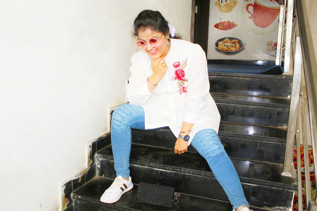 Nishi53670177's tweet photo. #sitimproper
To those who ask you to sit properly...
#dontgiveashit #slysmile #mirthless #girlsfreedom #sitthewayyoulike #feminist #feminism #indianlifestylebloggers #lifestyleinfluencers https://t.co/FEAlFdKqAi