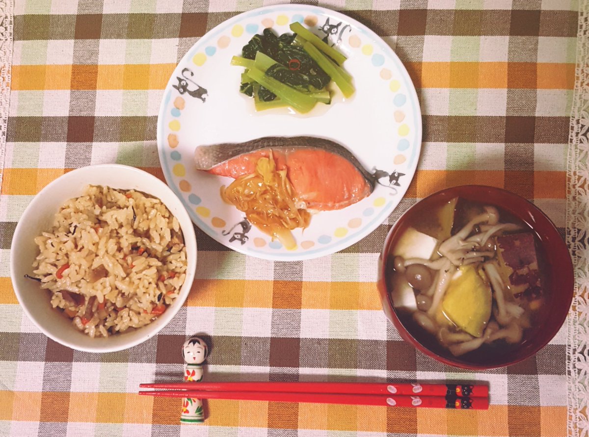 加順 遥 على تويتر そいやっさ 沖縄の炊き込みご飯 じゅ し 蒸し鮭のみょうが甘酢かけ 小松菜の煮浸し 味噌汁 具といたしましては さつまいも しめじ 豆腐 魚美味しい 味噌汁好き 味噌汁