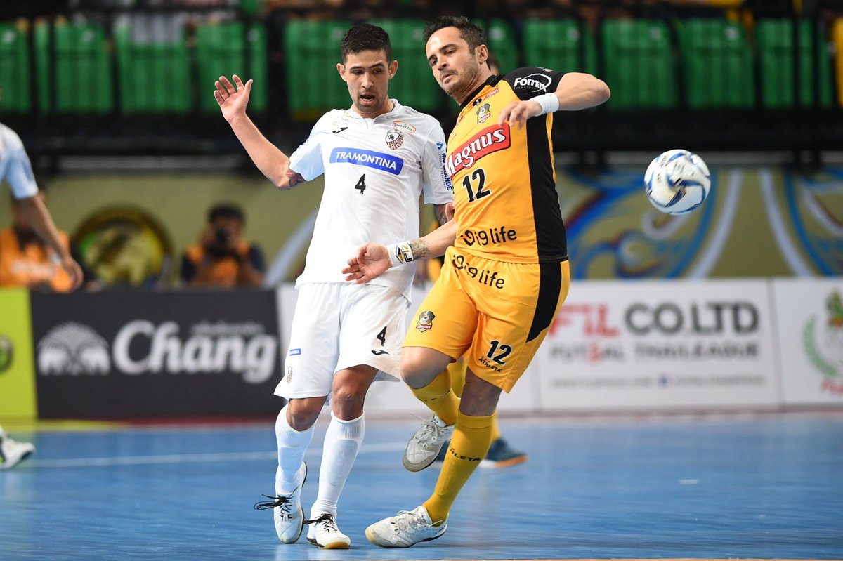 WIFCOFFICIAL's tweet photo. ประมวลภาพการแข่งขัน ศึก ฟุตซอล ชิงแชมป์ สโมสรโลก 2018 หรือ “World Intercontinental Futsal Cup 2018”

คาร์ลอส บาร์โบซ่า (บราซิล) 0-2 แมกนัส โซโรคาบ่า (บราซิล)

Read : https://t.co/S5DZ3dbkkV 

#WorldIntercontinentalFutsalCup2018
#ฟุตซอลชิงแชมป์สโมสรโลก2018 https://t.co/oicDNpXTSZ