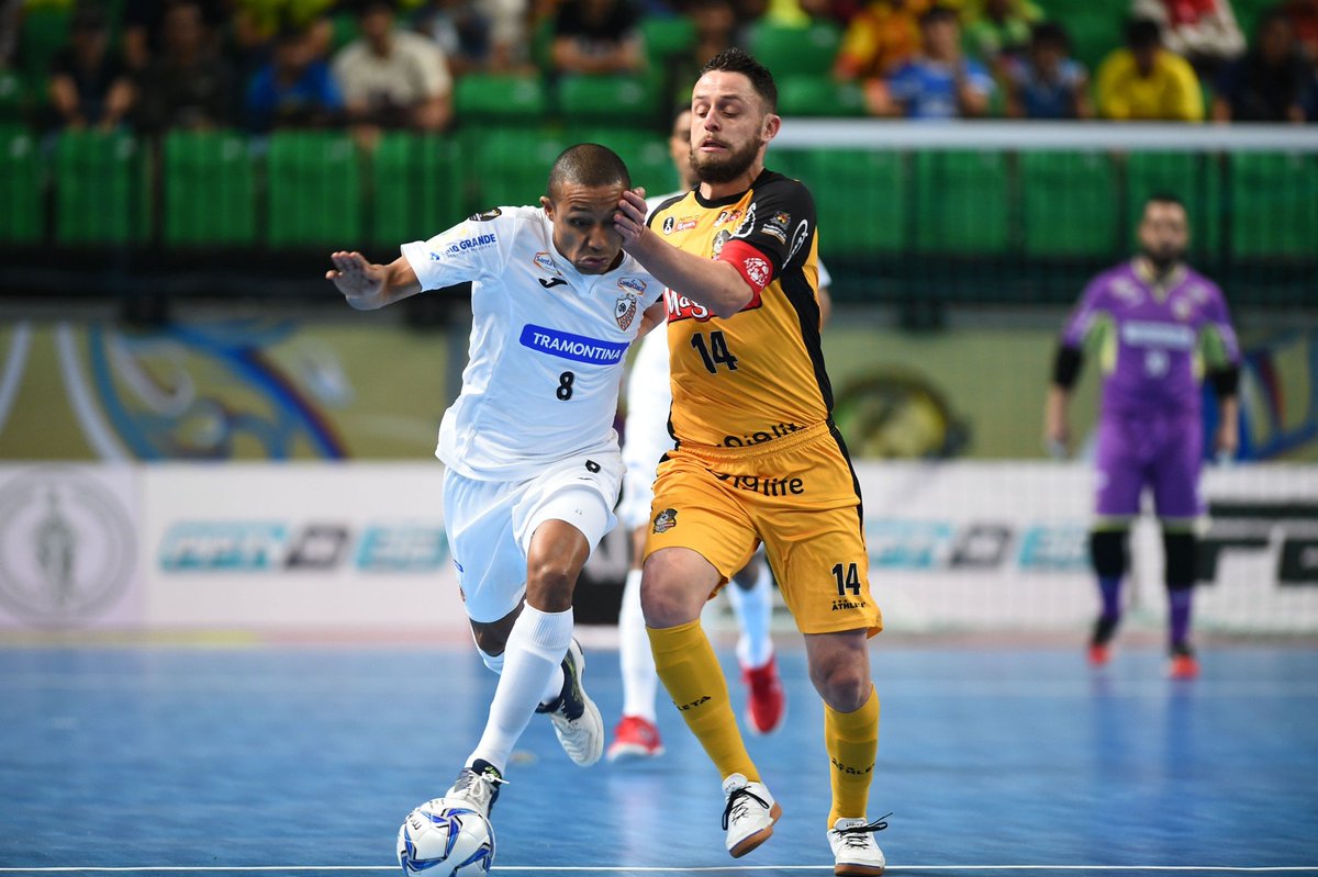 WIFCOFFICIAL's tweet photo. ประมวลภาพการแข่งขัน ศึก ฟุตซอล ชิงแชมป์ สโมสรโลก 2018 หรือ “World Intercontinental Futsal Cup 2018”

คาร์ลอส บาร์โบซ่า (บราซิล) 0-2 แมกนัส โซโรคาบ่า (บราซิล)

Read : https://t.co/S5DZ3dbkkV 

#WorldIntercontinentalFutsalCup2018
#ฟุตซอลชิงแชมป์สโมสรโลก2018 https://t.co/oicDNpXTSZ