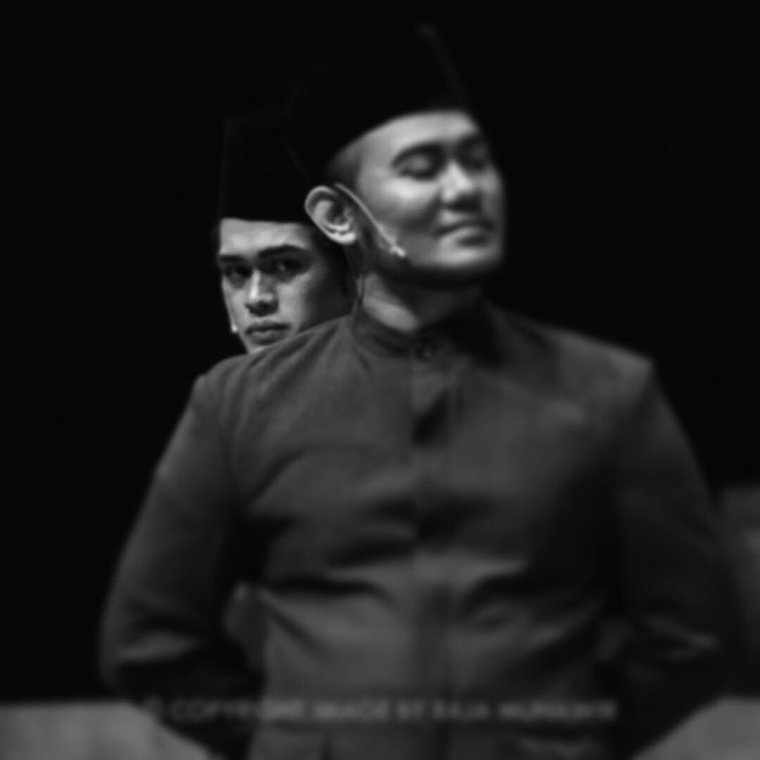 TheAkmalAhmad's tweet photo. Tanah Akhirku dari point of view kaca lensa abang @rajamunawir secara hitam putih pula. Terima kasih bang! ππ€π½
.
.
#TanahAkhirku #TengkuKhalil #Merdeka2018 #IstanaBudaya #Merdeka #SayangiMalaysiaku #BerenangKeLangit https://t.co/YN3sHqwyjn