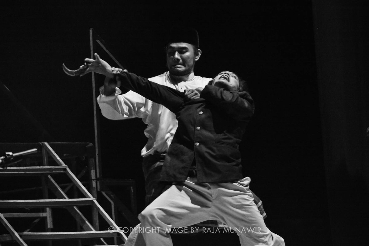 TheAkmalAhmad's tweet photo. Tanah Akhirku dari point of view kaca lensa abang @rajamunawir secara hitam putih pula. Terima kasih bang! ππ€π½
.
.
#TanahAkhirku #TengkuKhalil #Merdeka2018 #IstanaBudaya #Merdeka #SayangiMalaysiaku #BerenangKeLangit https://t.co/YN3sHqwyjn