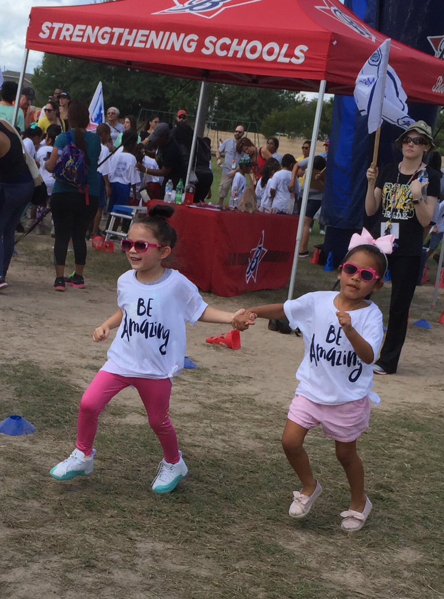 Sbrigham_PLE's tweet photo. Pre K fun run The Cool Kids with SWAG..@MHodges_PLE @nelle_sarah @reasonandlove @e_shimer @HumbleISD_PLE https://t.co/9ofXumIaNz