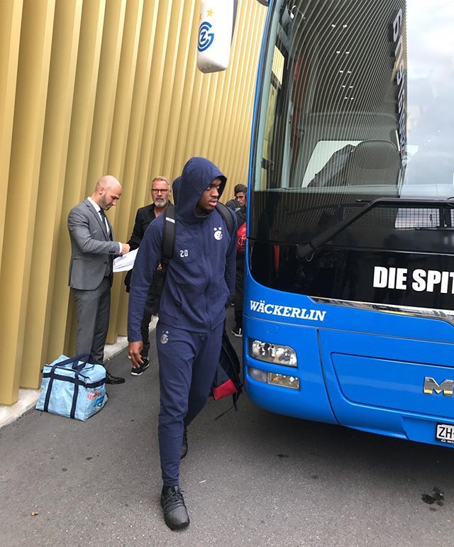 GCHoppersPhotos's tweet photo. GC mit Julien Ngoy sind soeben in Luzern eingetroffen.
"Hopp GC"
🔥GC forever🔥
@gc_zuerich_offiziell @grasshopper_club_zurich_fan
#gc #gcz #grasshopper #grasshoppers #mirhoppers https://t.co/eJdK8Plh0e https://t.co/Cpittvry8B