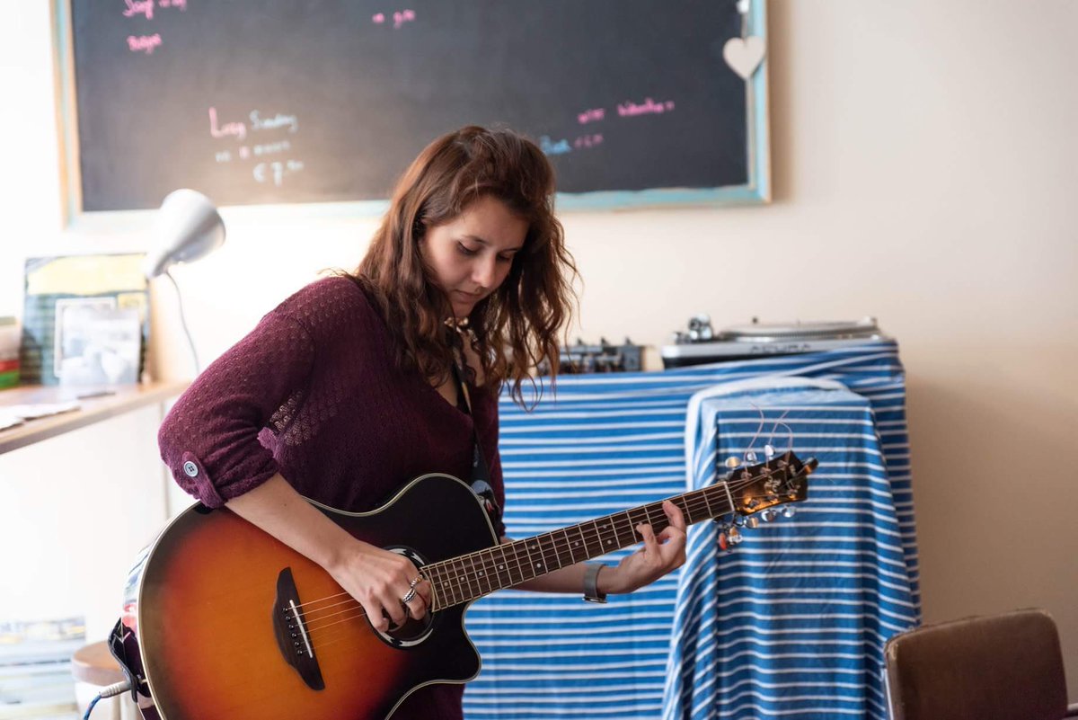 storks070's tweet image. Bedankt aan iedereen die gisteren bij de expositieopening van Femmez was met een optreden van Valerija Kravale. Wat een gezellige zaterdagmiddag daar bij Bob’s Your Uncle!