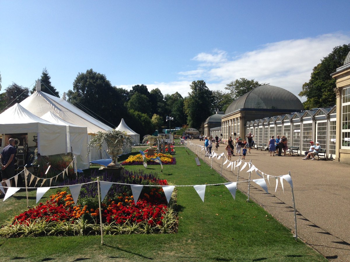 Last day of #artinthegardens at #sheffieldbotanicalgardens the weather is glorious and there's loads of beautiful #artworks and #craft to see #Sheffieldissuper #handmadejewellery #shoplocal
