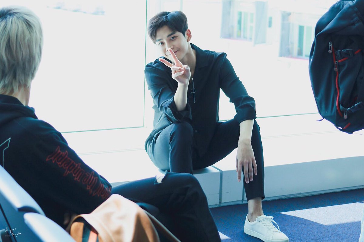 auguststory96's tweet photo. 180525 인공출국 #로운 #에스에프나인 #ROWOON #SF9 #ロウン #질렀어 @SF9official 석우야 잘 지내니?ㅜㅜ https://t.co/JYKdSPMUDW