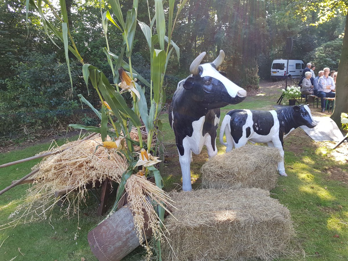 JeannettevdVen's tweet photo. Deze ochtend een hele mooie oogstdankviering bezocht @zlto Someren. Met aansluitend foodfestival met lekkere #boerenproducten https://t.co/RgHGziYKtS