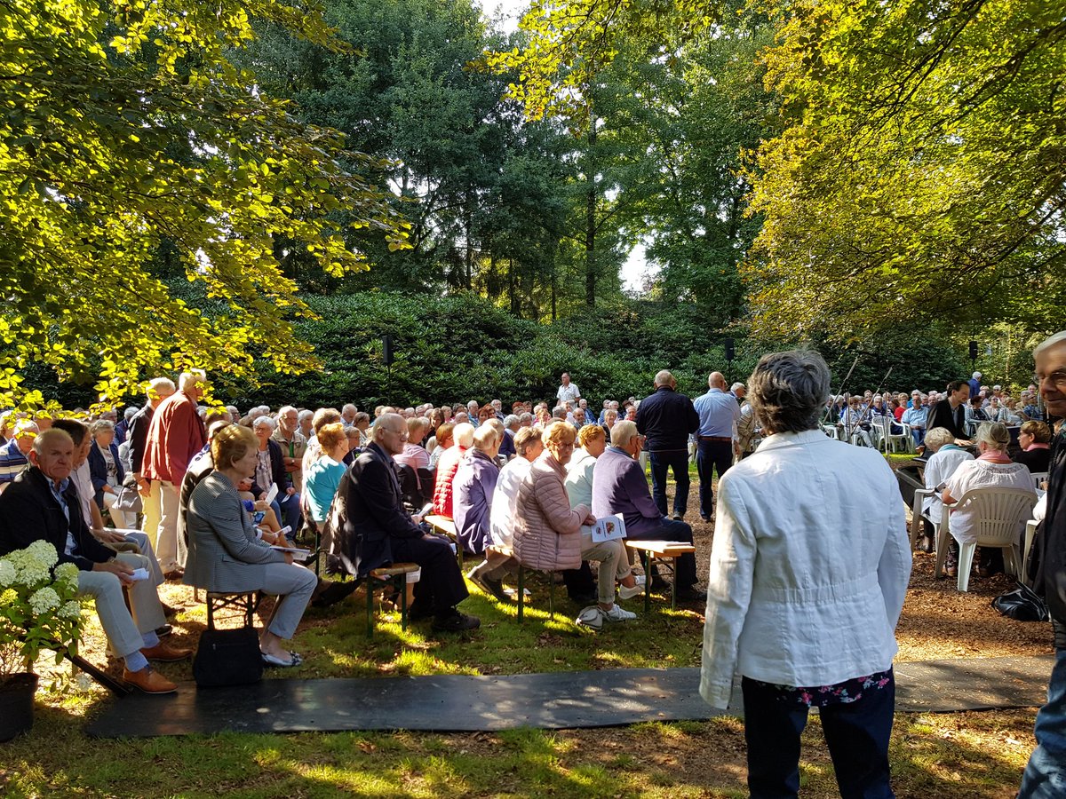 JeannettevdVen's tweet photo. Deze ochtend een hele mooie oogstdankviering bezocht @zlto Someren. Met aansluitend foodfestival met lekkere #boerenproducten https://t.co/RgHGziYKtS