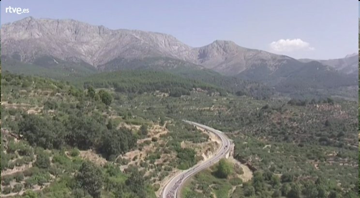 juanfdelacruz's tweet photo. El Puerto del Pico tiene un hermano, a mano izquierda, La Centenera (1), más alto, que hasta donde yo recuerdo nunca ha subido @lavuelta.  Tb El Sidrillo (2), a mano derecha. También inédito. 
📈(1) https://t.co/QXOILAHSl0
📈 (2) https://t.co/qLimNkM7oL
#VueltaRTVE #LaVuelta18 https://t.co/rUX6ELxUo8