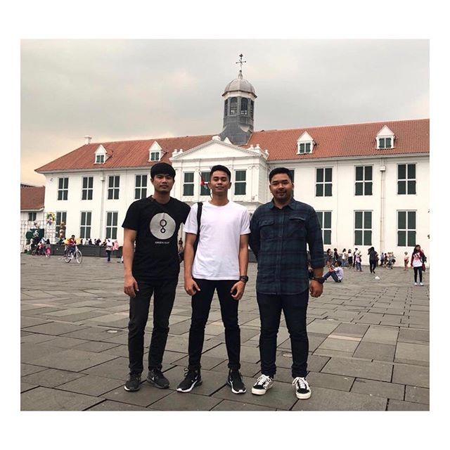 danielmarpaungg's tweet photo. Selamat jalan bro. Semoga nyaman di sana! @mchl.denns 
#awasnyaman 
#jaditerus https://t.co/ooYg7IxnXP https://t.co/6PK6kqzwOO
