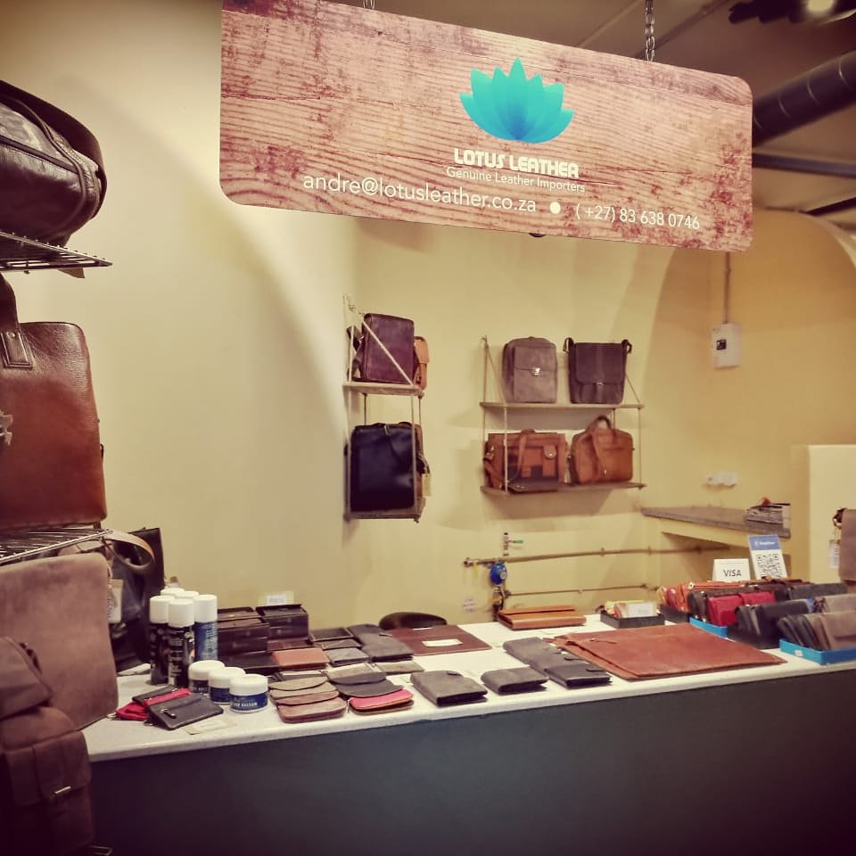 LotusLeather1's tweet photo. It's #sundayfunday😎 again at @elginrailwaymarket ! #comeandget your #newhandbag at @lotusleather3363 

#leather #bovine #buffalo #goat #quality #doit #goodprice #duffelbag #laptop https://t.co/JRkx4clgX3