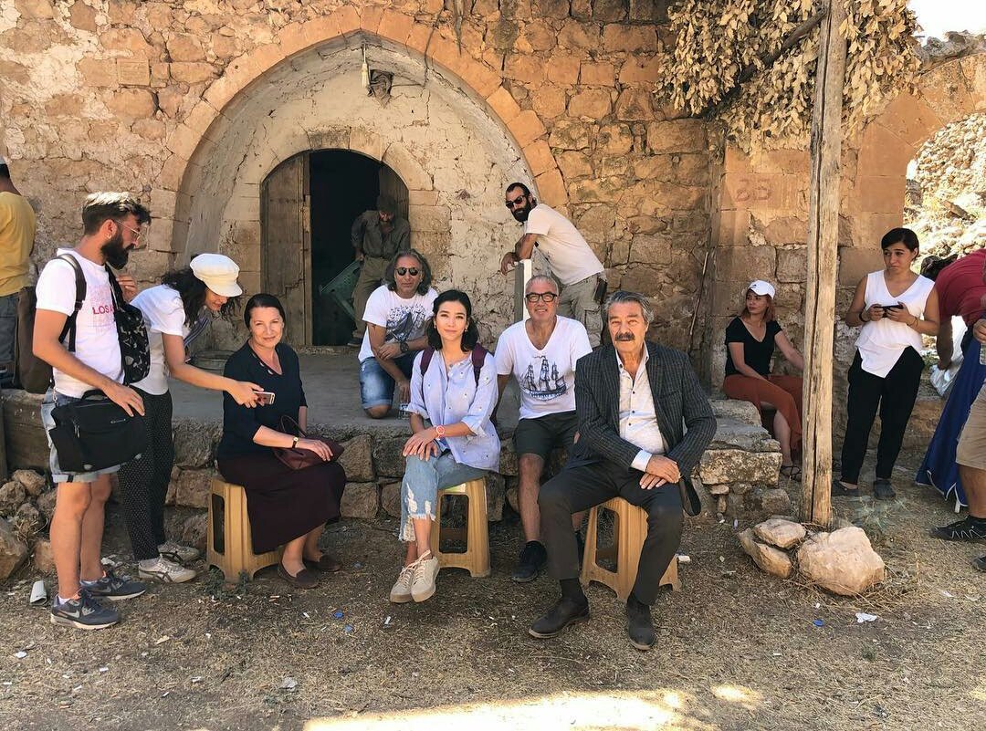 arda_ainadra20's tweet photo. KAPI film'den 🌸🌸🌸

#YavBah #KAPIfilm #AybükePusat https://t.co/skSWVzBw2s