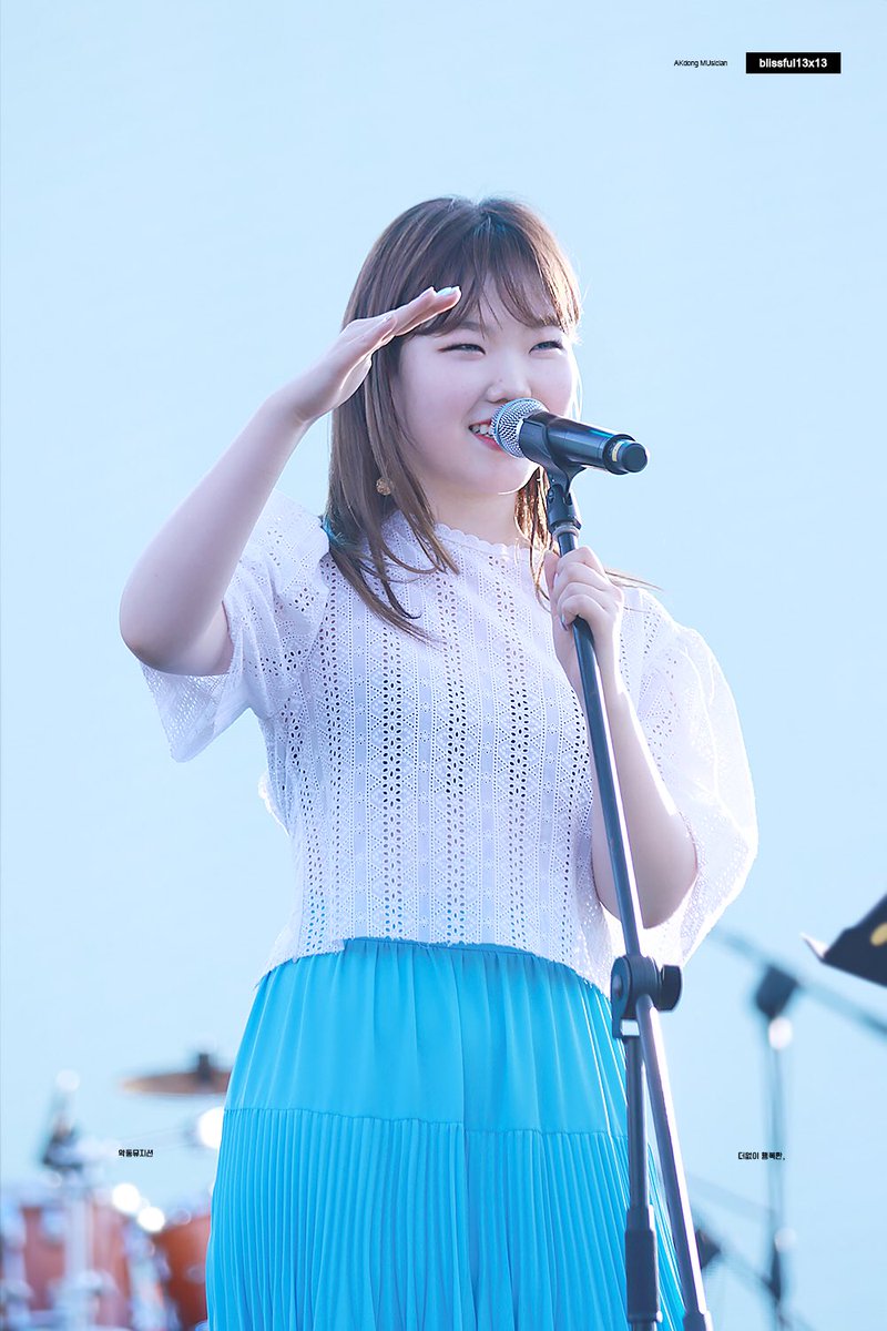 좋은 건 크게 보라고 배웠습니다ƪ(˘⌣˘)ʃ1