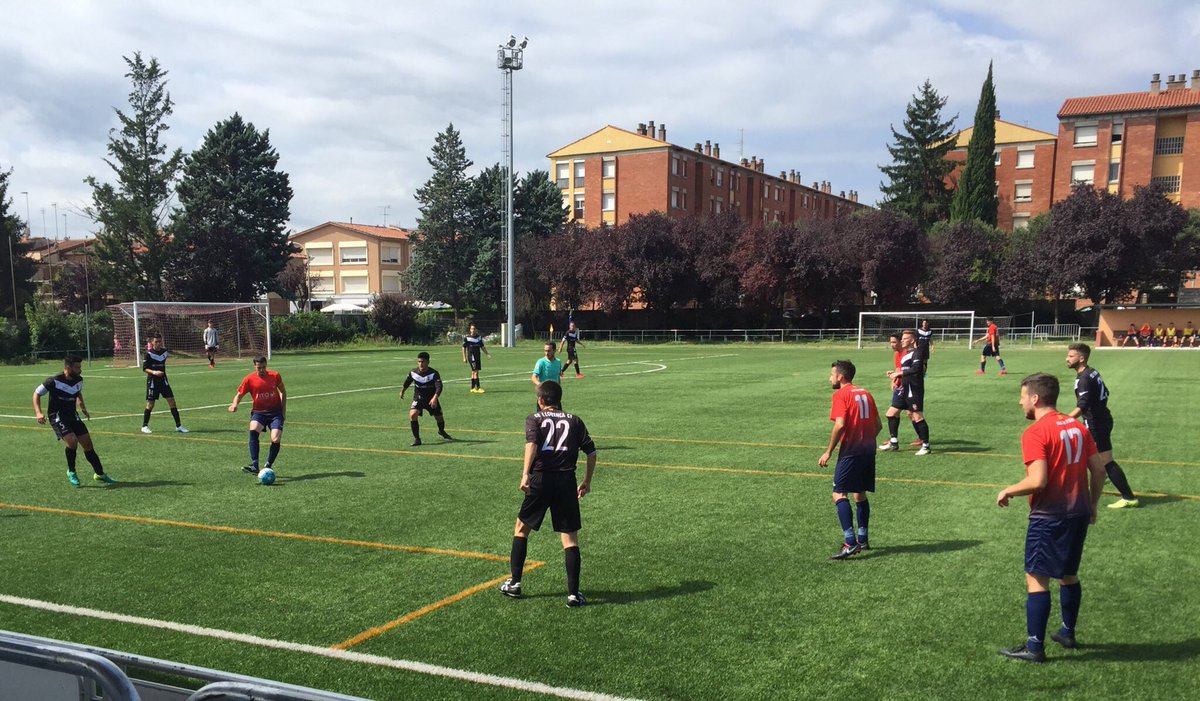 OARVic's tweet photo. ⏱ FINAL 3-3 | ⏰ Empat al darrer segon d’un OAR que ha vist com un bon Llorençà li remuntava un partit en el qual havia gaudit de moltes ocasions. Gols @MiquelVerges6, @jaume_rius i Esquinas.
#OARVicLlorençà #3Cat5 https://t.co/jA6oxbjhJK