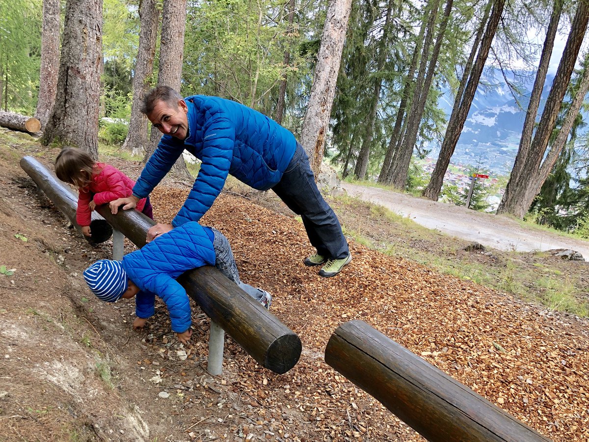 PackedAgain's tweet photo. Morning exercise! Take the kids out to your local Vita-Parcour. They love it!!!😍 #valaiswallis #nendaz #nendazswitzerland #moneteenvalais #moneteenmontagne #myswitzerland #iloveswitzerland🇨🇭 #packedagainathome https://t.co/rfNaL74AQQ
