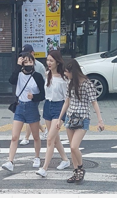 cherrygoeuns's tweet photo. Goeun was spotted together with Kaeun and Yena 💞 © DC Inside

#NaGoeun #나고은 #RBW #LeeKaeun #ChoiYena #Produce48 #프로듀스48 https://t.co/fgsCbATn6L