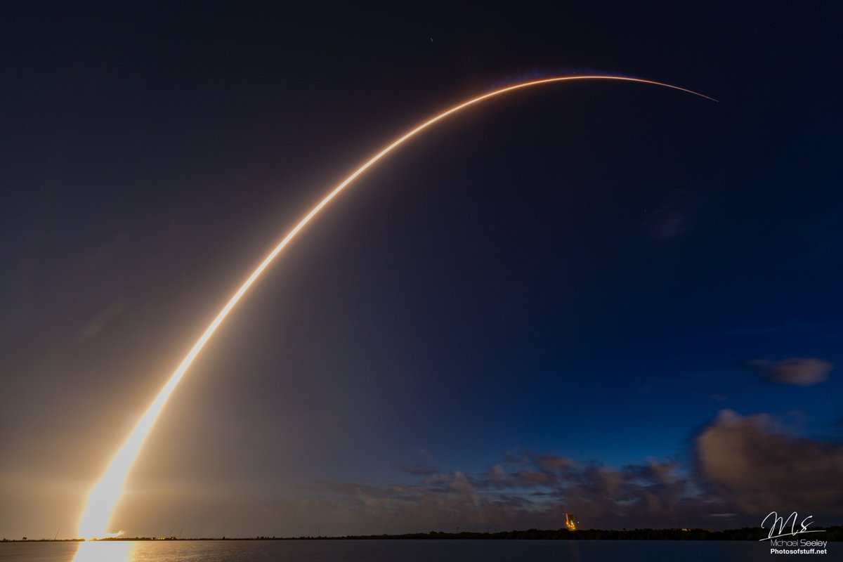 MikeSeeley's tweet photo. OTD 3 yrs ago: @ulalaunch launched the #MUOS4 rocket atop a mighty #AtlasV rocket. 

Launched to the East shortly before sunrise, the downrange plume was lit by the rising Sun, creating a magical display that was visible up &amp; down the east coast of Florida. 

(Pics: me) https://t.co/E8CmppZ9nI