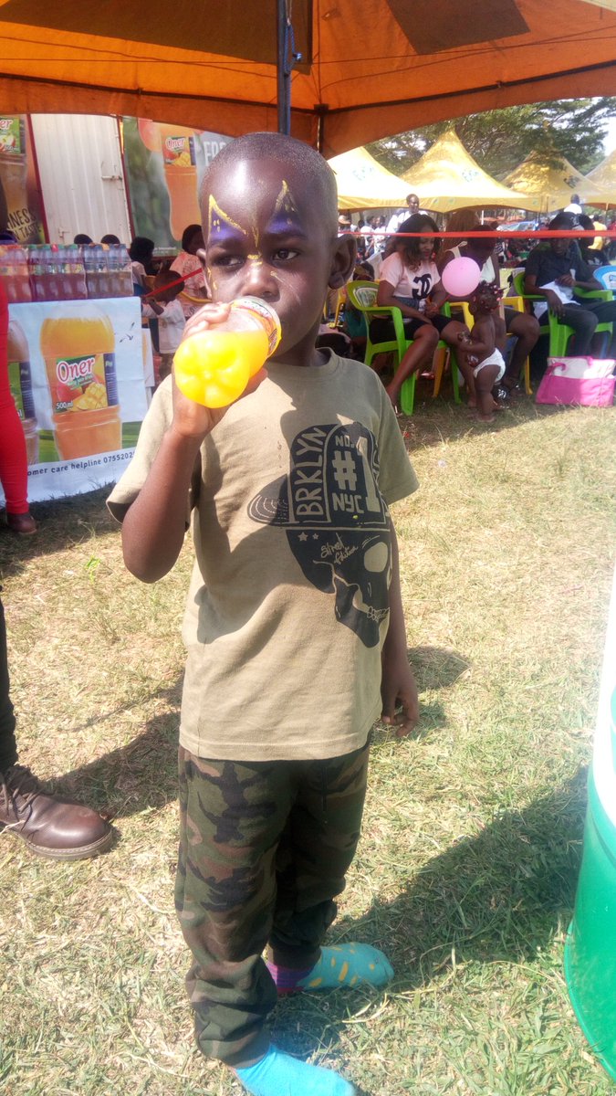 QuagMedia's tweet photo. Enjoying @RihamUG #OnerMango Juice, the best juice your child can ever take every day.
#GreenFestivalUg #KololoAirstrip
#GoGreenUg
@Jerohall https://t.co/Poc23gFsRG