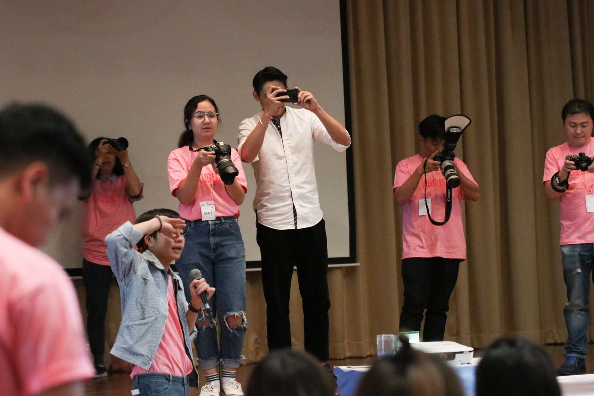 kwan_pnn's tweet photo. ช่างภาพส่วนตัว😏😏😏 
#ทีมเงินออกัส
#22ndHBDAugust 
#August5thFanmeet #ทีมเงิน #ทีมออกัส https://t.co/CNyNFMcS02