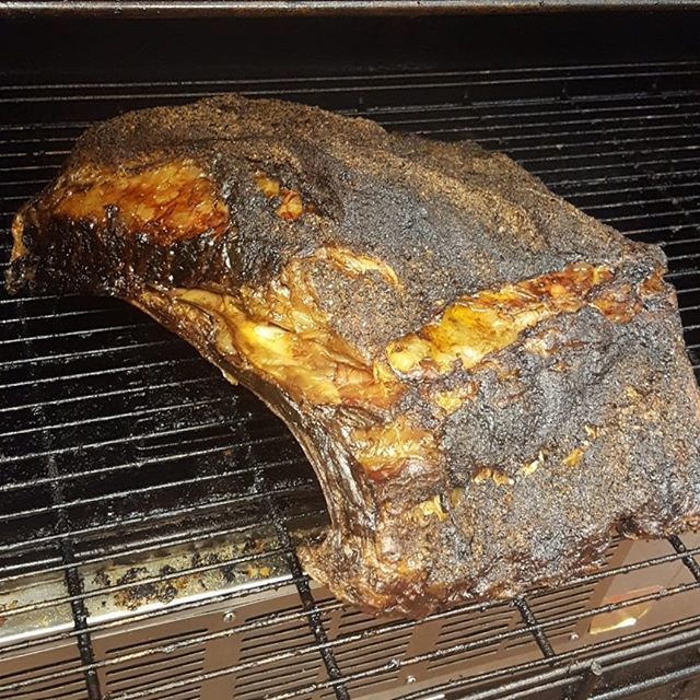 CCK_BBQ's tweet photo. Yabba dabba doo This giant full short rib plate is just coming out of the #olehickorypits there are only 7 bones to this plate there going to go fast today #certifiedangusbeef #chicagoculinarykitchen #thrilllist #eater #eaterchicago #shortribs #dynobones… https://t.co/XwsyMepjo0 https://t.co/td01Rf7Ijt