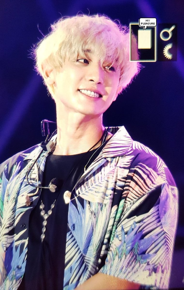 thaoaeris's tweet photo. Chồng tao lại đổi màu tóc trắng huyền thoại 😭😭😭😭COMEBACK COMEBACK COMEBACK!!!!!!!
Má Hào said:"Xin hãy chờ chúng tôi một thời gian ngắn nữa thôi"><
Cổ lại ngày một dài lên :> Mẹ với Bơ chuẩn bị sẵn sàng rồi,chờ Bố cb nữa thôi😵

#EXO_IncheonSkyFest https://t.co/YkVLJmszpF