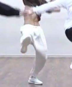 Tae_love_Mae's tweet photo. Ho-hoseok? Ca-calm down...
#IDOLDANCEPRACTICE
@BTS_twt https://t.co/ltMQ7YVyNd