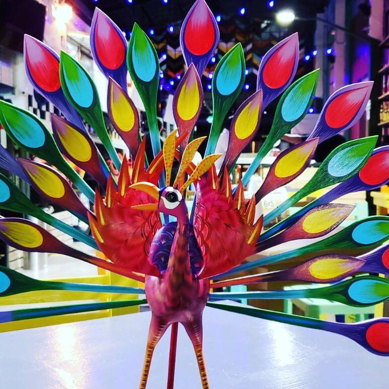 barriovallarta's tweet photo. #pavoreal #peacock #artcraft #barriovallarta #newplace #foodalley #urbankitchen #puertovallarta https://t.co/zuzeKhbgLC
