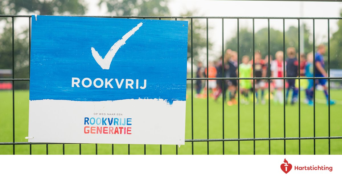 Hartstichting's tweet photo. 8 op de 10 Nederlanders wil dat sportterreinen waar kinderen komen rookvrij zijn. Werk samen aan een #rookvrijegeneratie en deel dit met jouw omgeving voor #rookvrijesport https://t.co/xTInYo4PXf #rookvrijegeneratie https://t.co/KvNSFe9idB