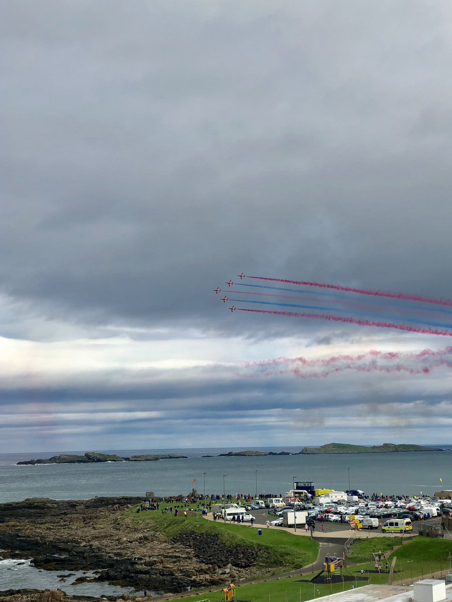 muttleyNI's tweet photo. #RedArrows over Portrush 👍 https://t.co/hcccd7l5Qu