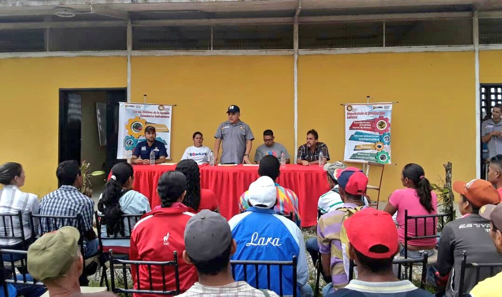 gestionperfecta's tweet photo. Entregamos créditos a través del #Fonfip a productores de Río Claro del municipio #Iribarren #LaraTierraDeEsperanza https://t.co/FR6XhPzEC7