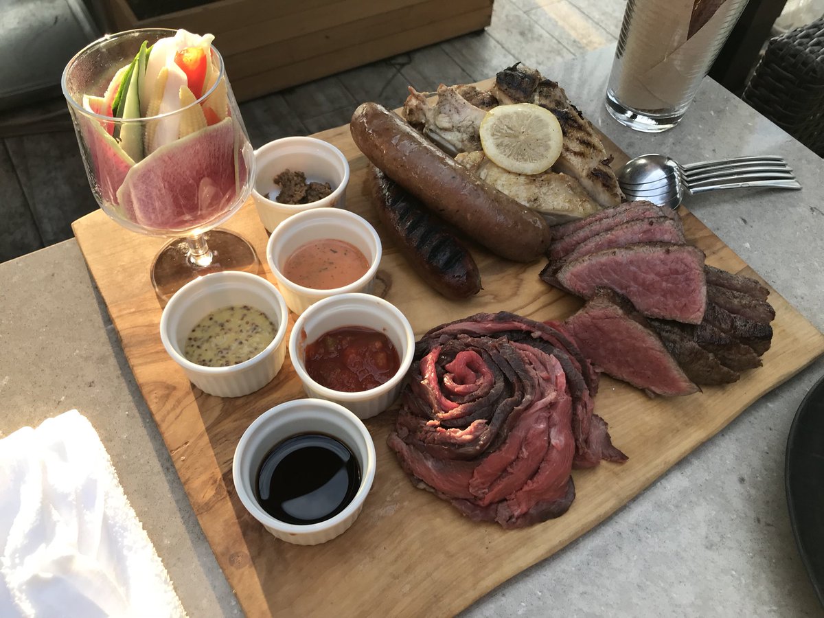 cl_simakura's tweet image. 京都の締めは肉バル！テラス席での近江牛は最高でした(〃ω〃)