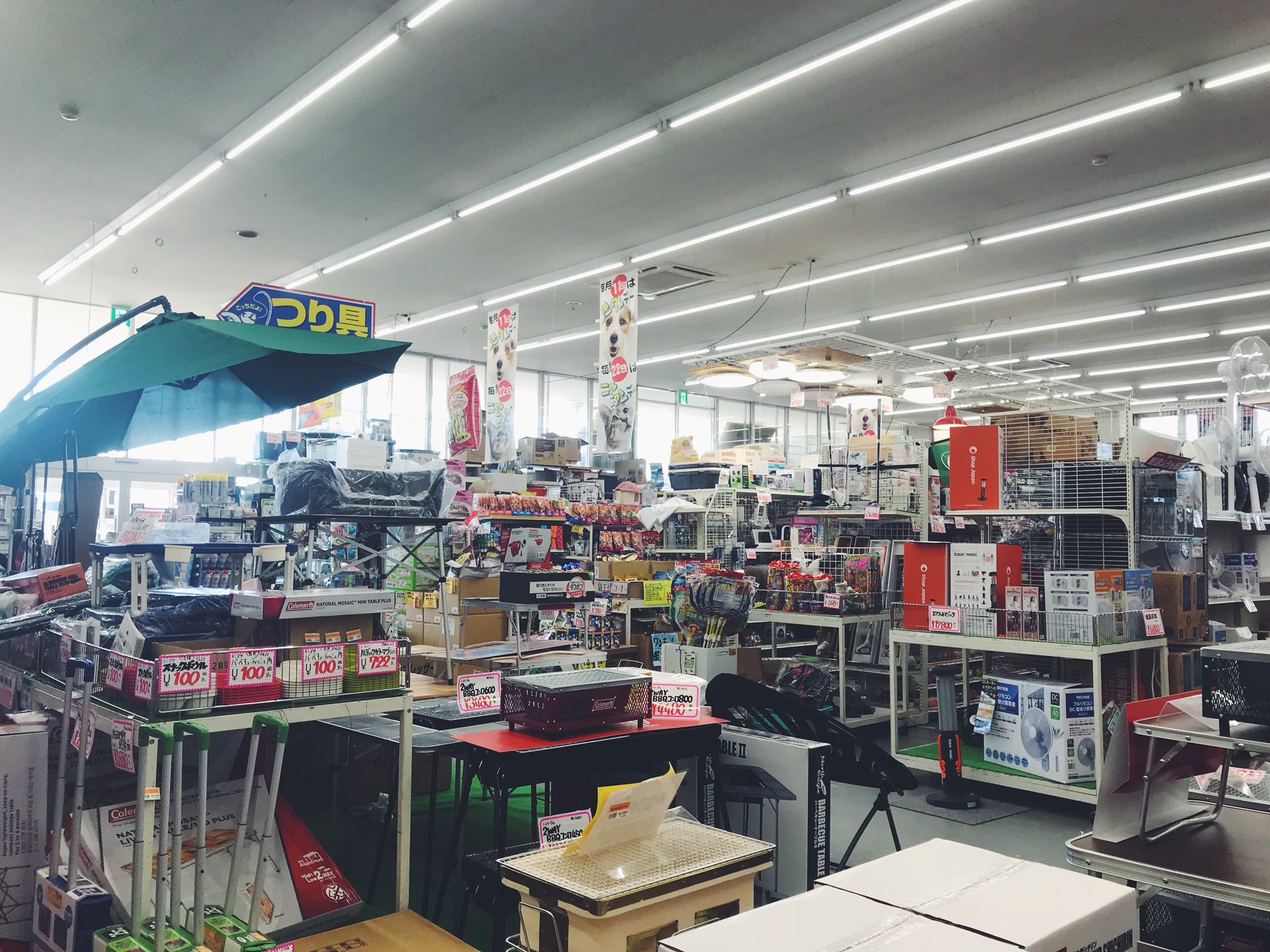 Chihosh オホーツクのローカルホームセンター 坂本ホーマ 地元感溢れる外観なのにパタゴニアやノースフェイスのウェアが売っていたり キャンプ用品がめちゃめちゃ充実していてすごい ホームセンターで買い物が楽しい体験を初めてした 道東は独自の進化