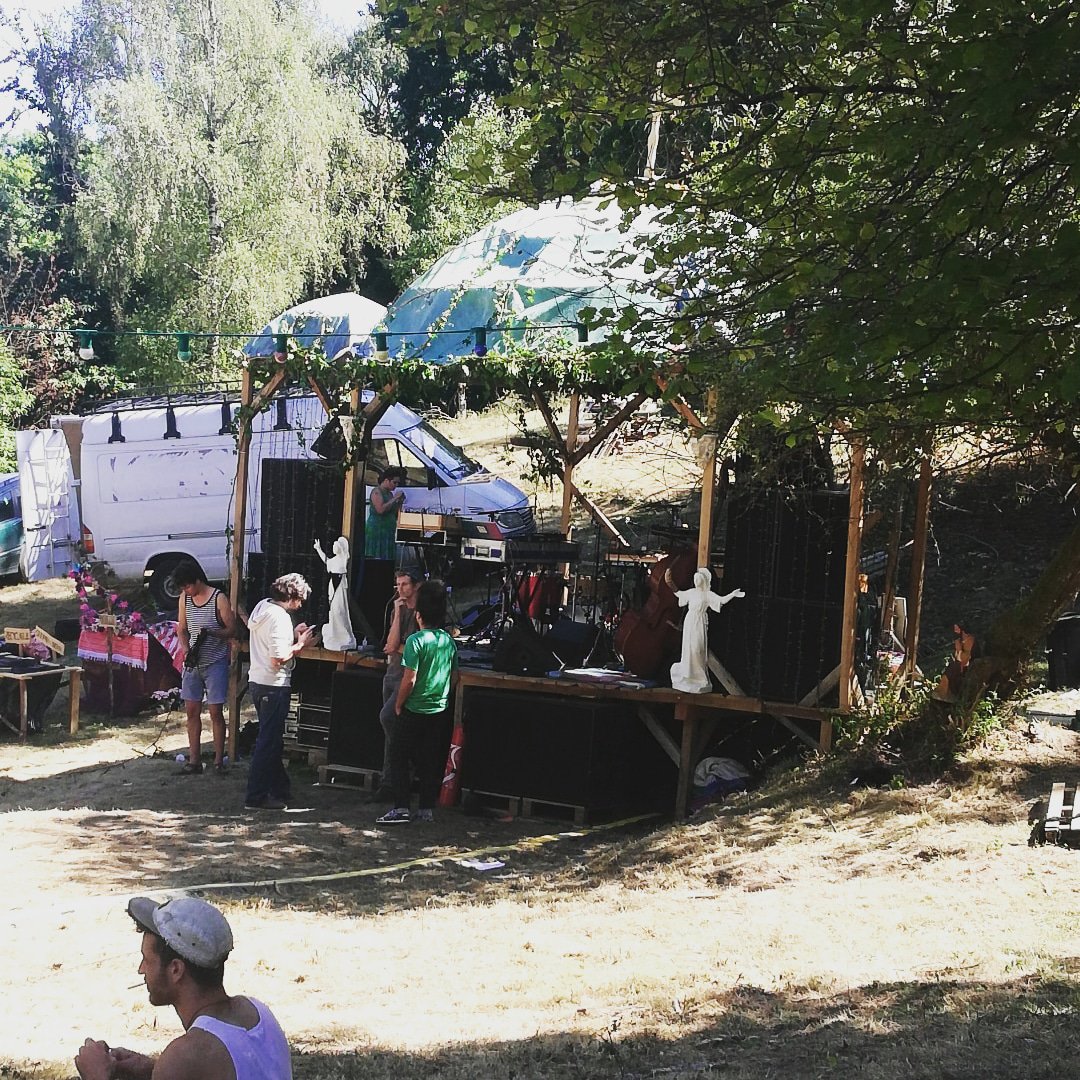 leolenvers's tweet photo. Soutane Scandale
Meilleur fest de Christian Rock
w/ @princessenapalm #partoutpartout #çub #mom #peppermachine #ultramoule #wildwildwaves #geikobam #olgabost
---------------
#soutanescandale #bourgogne #festival #fest #electro #mathrock #christ #princessenapalm #rock https://t.co/NtWTtBAkzK