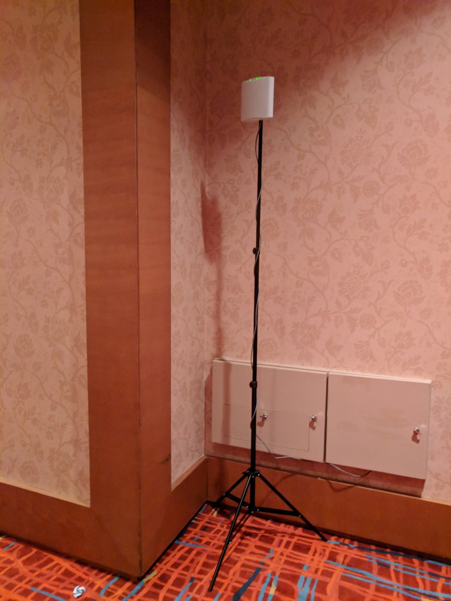 MediatelArg's tweet photo. Otro día, otra evento educativo de @ESSARPCentre cubierto por mediatel con la fiabilidad de @ruckusnetworks y 600 clientes súper satisfechos! Visiten nuestro stand para saber más sobre #wifi en educación y los productos de @lenovo https://t.co/PArFcUpEnE