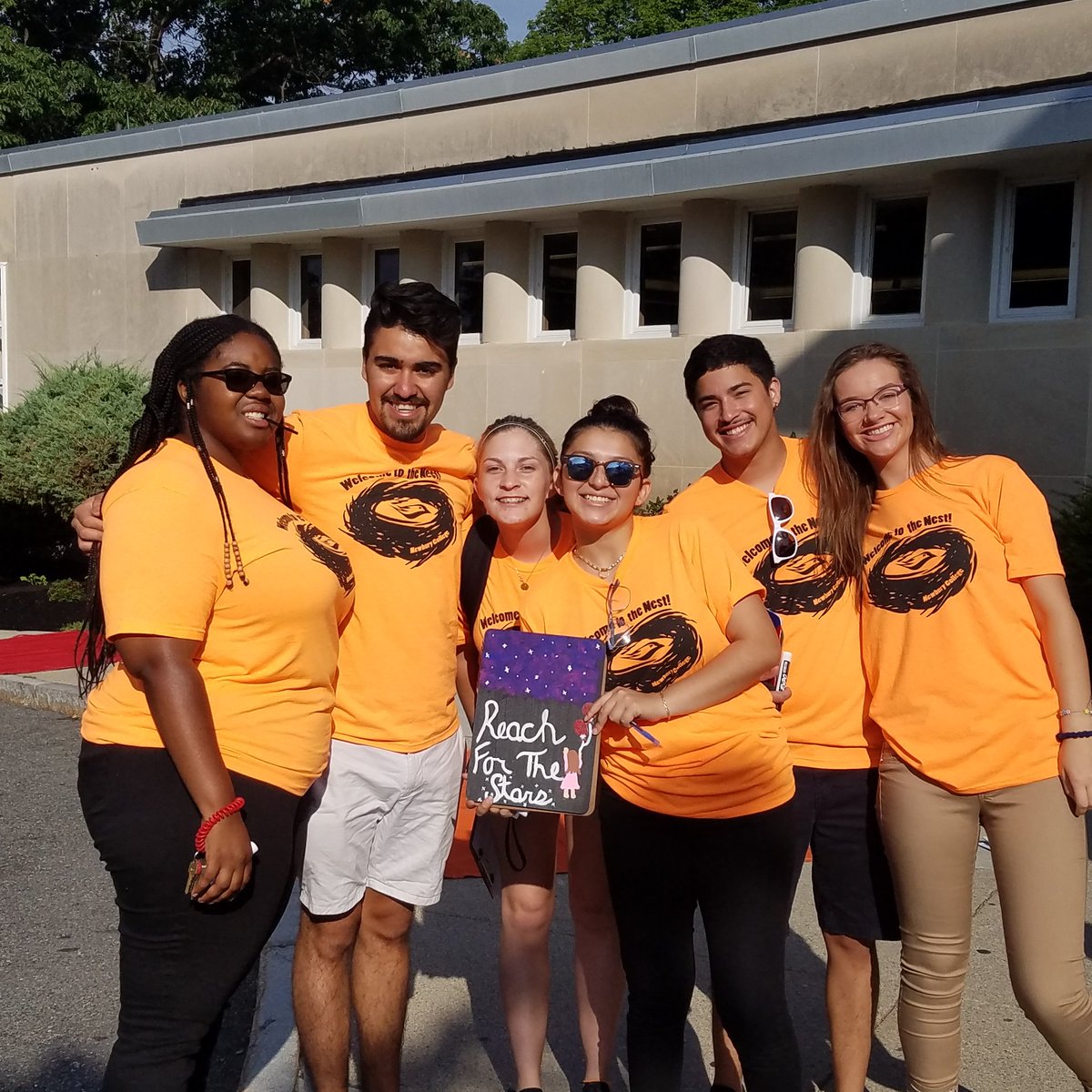 Welcome Class of #newbury22! The move-in crew is ready for you! @NewburyColl @moveinday