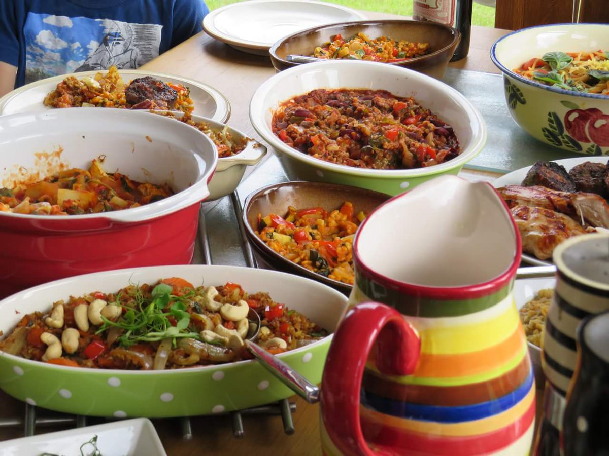 FlavourFirstVeg's tweet image. An alternative Sunday lunch courtesy of Flavour First 'Ready to Cook kits.
A tasty table of food for the whole family to enjoy.  Just add bread, wine and meat if desired.
flavourfirst.com

#FlavourFirst #FamilyFirst #FreshnessFirst