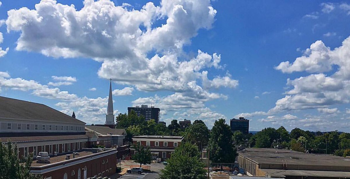ICYMI: <a href="/Southern_Living/">Southern Living</a> named Fayetteville one of "the South's Best Cities to Live in". Why? A whole lotta love and a lot of hard work. #NWArk #FayettevilleAR >>> bit.ly/2wBF8p6