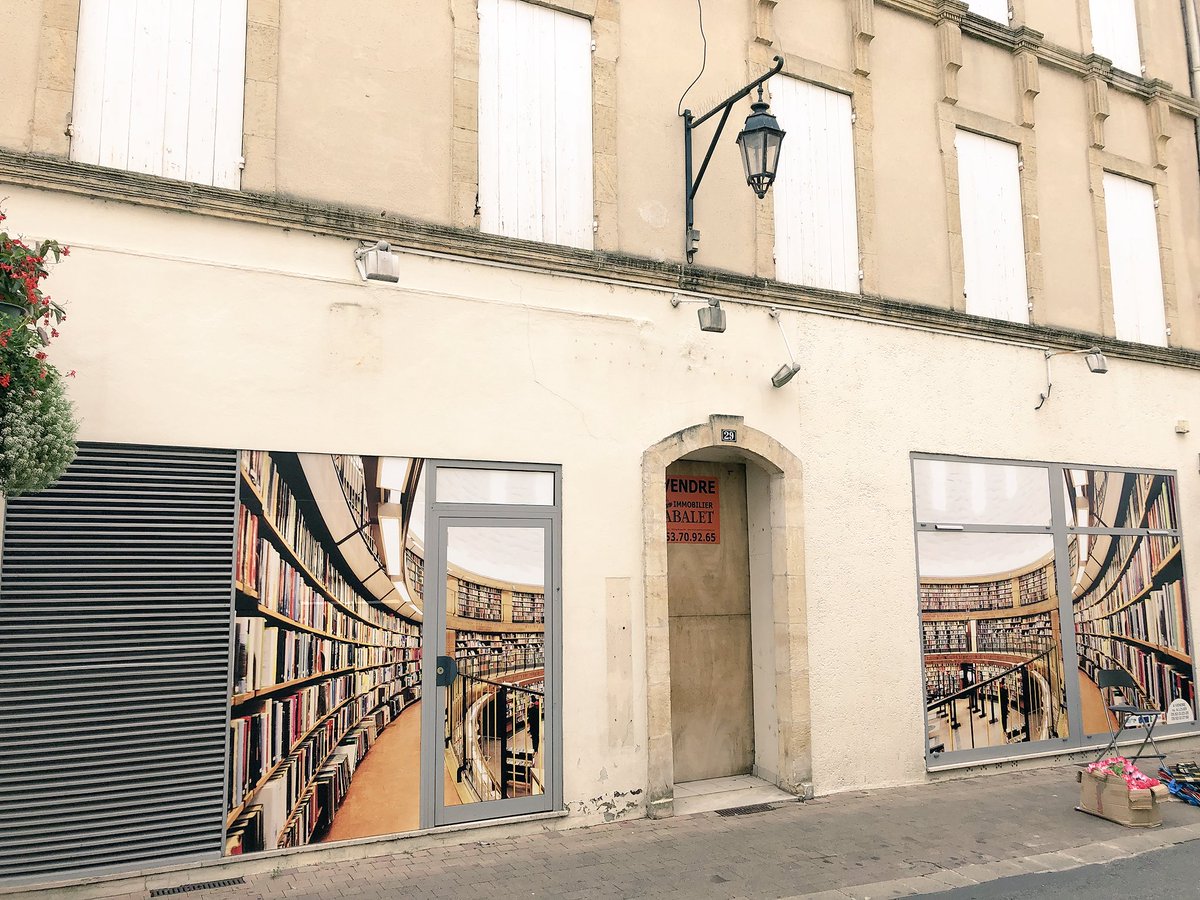 LocateRetailUK's tweet photo. You often see vinyls in the windows of empty buildings which hint at possible uses for the space. However these guys have really reached for the stars with this small shop in a quiet village in the south of France suggesting it could be used for something to rival the Bodleian! https://t.co/6Ja6nCWdNW
