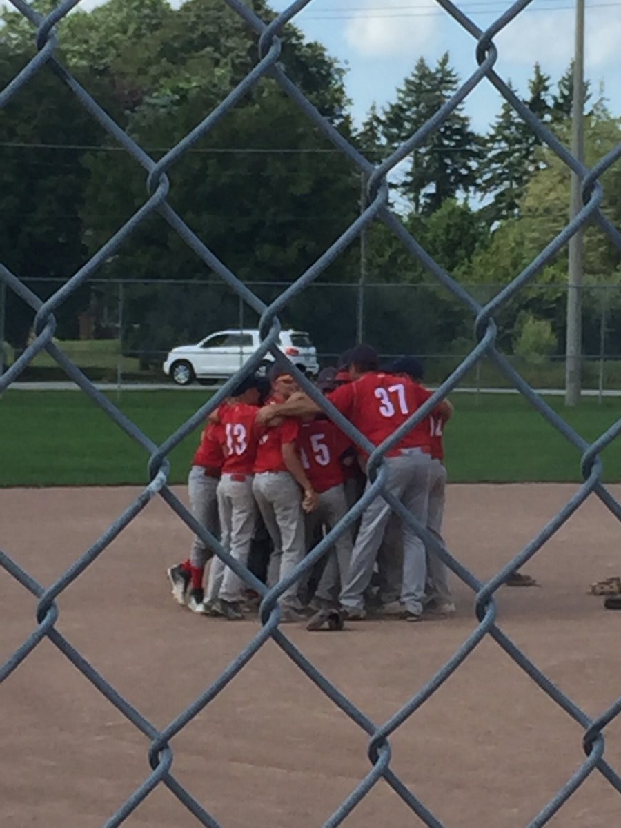 TrishMSmith's tweet photo. They did it!  Way to go kincardine cardinals mosquitoes!!  #OBAchamps @BBallkmba https://t.co/MKA7uEI5cH