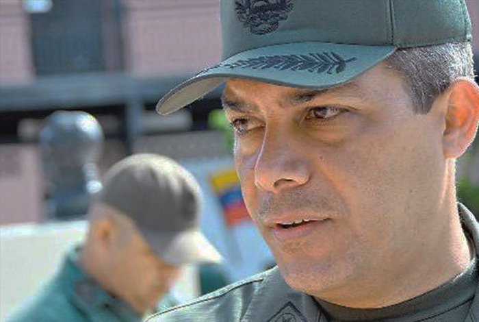 LadyGhostVzla's tweet photo. NO OLVIDAR 
El es Rafael Quero Silva, Comandante del destacamento 47 y del 121 de la GNB, uno de los responsables de las represiones durante la protestas en #Lara en 2014, ahora esta en EE.UU y se desempeña como extra de telenovelas para la cadena @Telemundo https://t.co/sVGybSQJpP