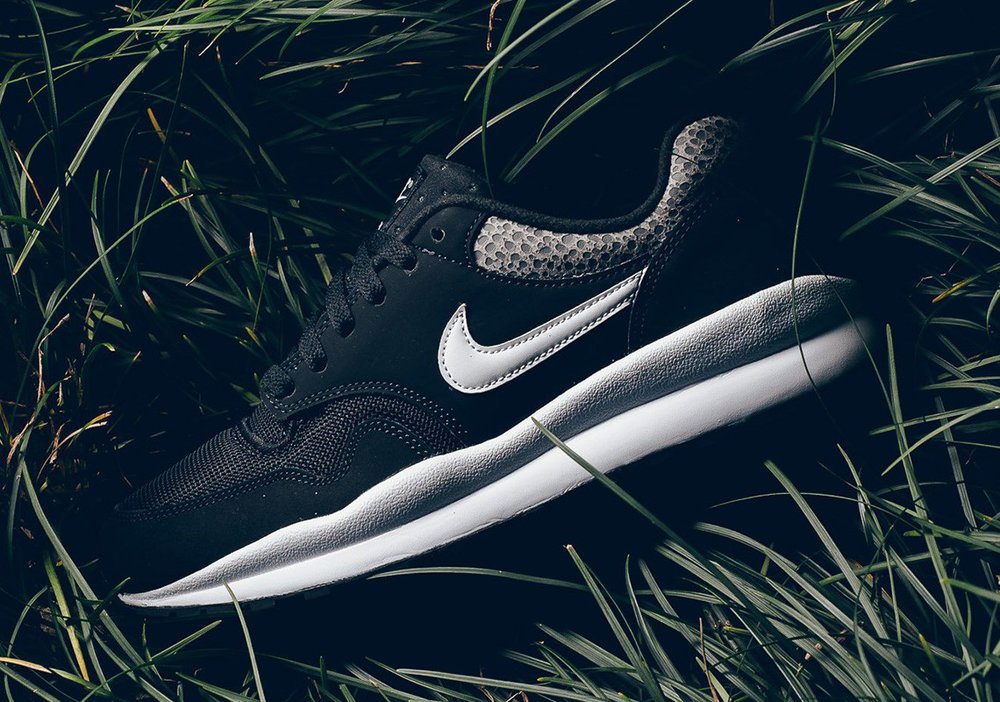 SOLELINKS's tweet photo. STEAL: Nike Air Safari 'Black/ Cement' only $29.98 + shipping => https://t.co/7dRazSagOO https://t.co/mPlgRrkEG9