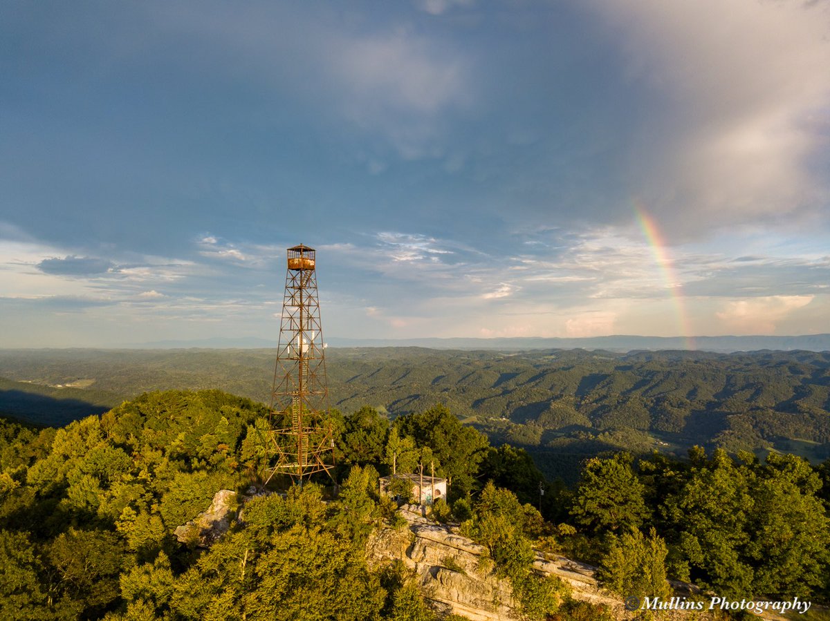 Mikemul78's tweet photo. Mendota Firetower.  Overlooking Washington/Russell counties in SWVA #firetower #swva #sunset #djimavicpro https://t.co/6EBqUKU4DE