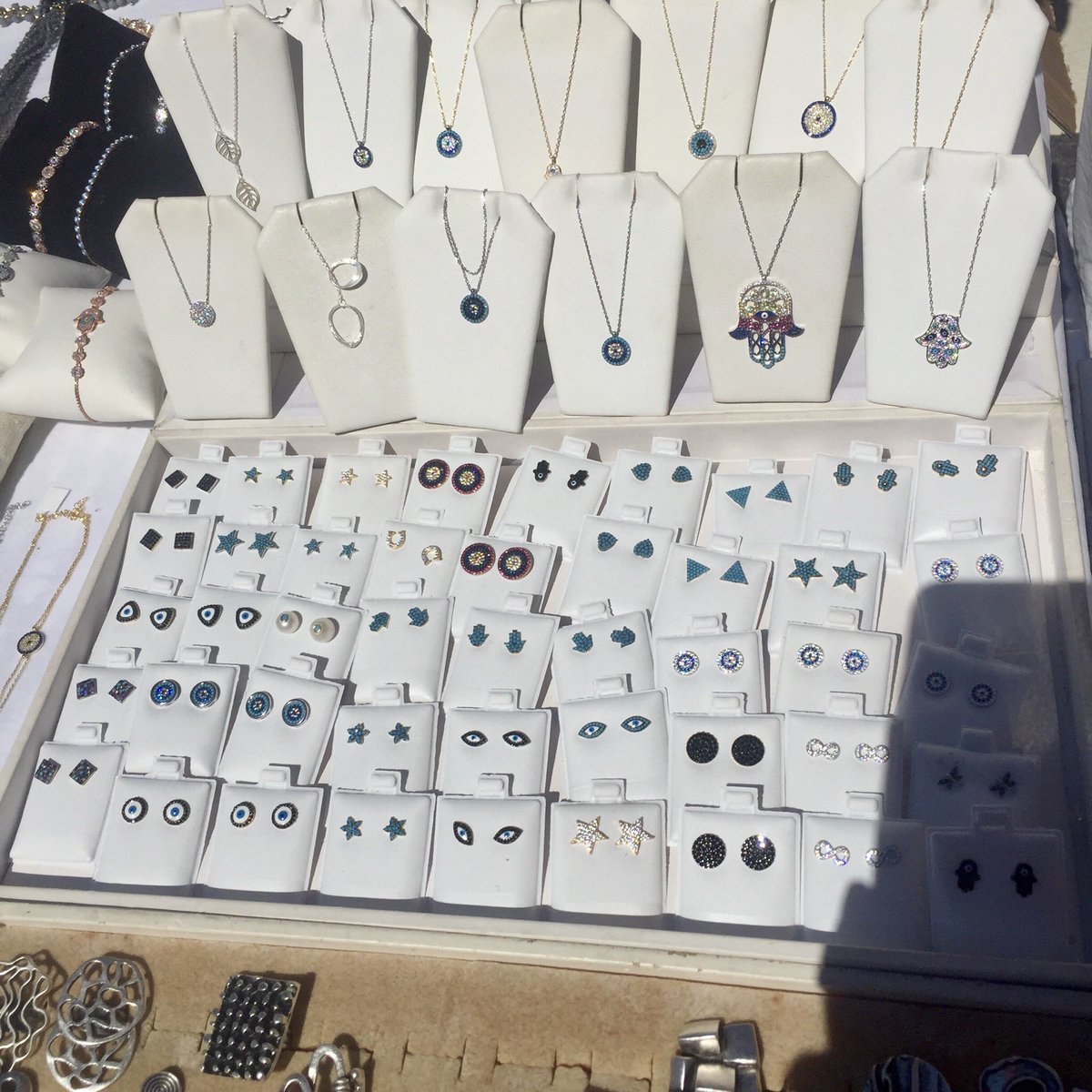 SyriaFest's tweet image. Come shop for some beautiful handmade jewelry at the #SyriaFest bazaar! 

#BYThings #MadeInDC #aCreativeDC #202creates